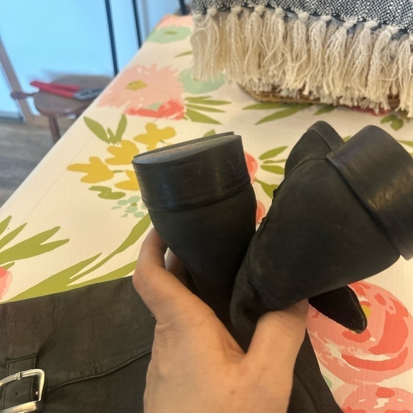 Steve Madden ranch black leather
suede buckle boots size 8 - Picture 3 of 8